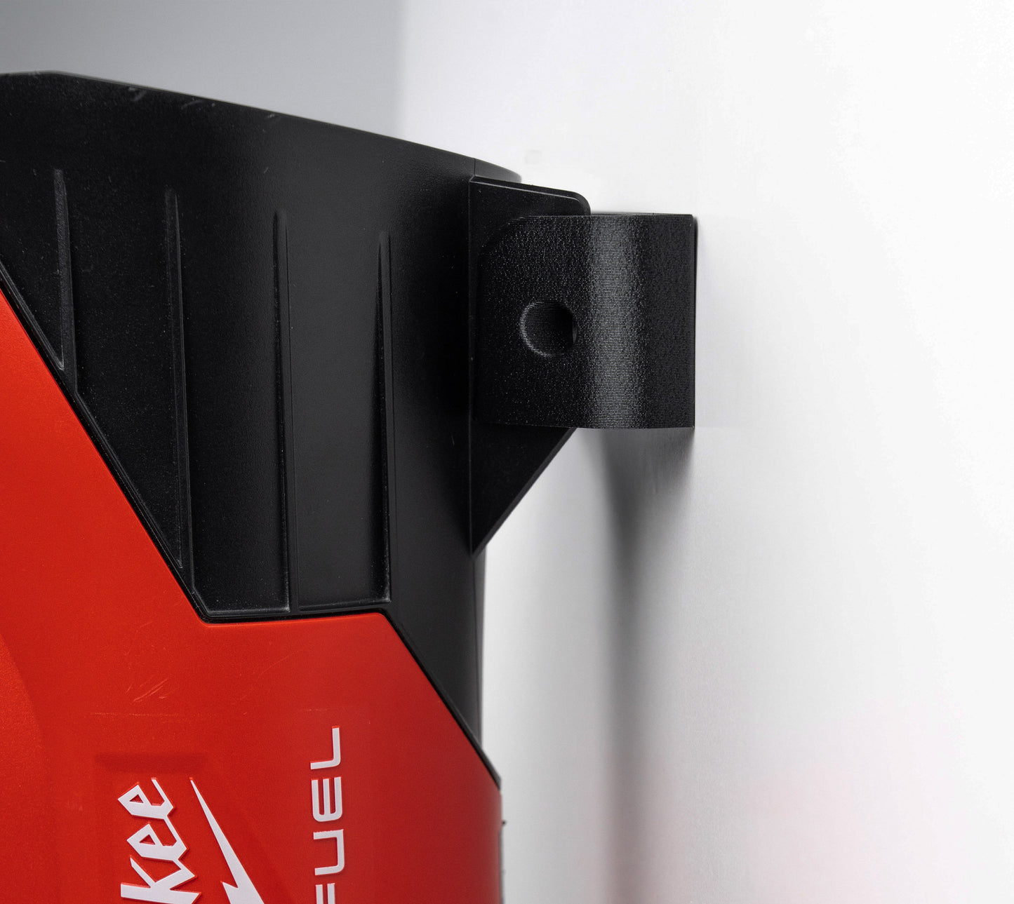 Detailed close-up of the upper mounting bracket securely holding the Milwaukee 3017-20 leaf blower.